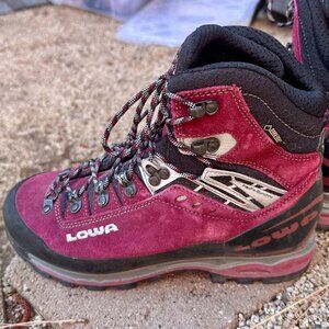 Lowa Mountain Expert GTX EVO Berry / black Boots Mountaineering Women’s Size 8
